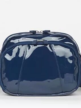 IHKWIP The Modern Moment Crossbody Patent Navy Crossbody